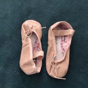 Daisy ballet shoes